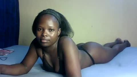 Snapshot of prettymelly_ chatting on 10.03.25 Melly online show from 10.03.25