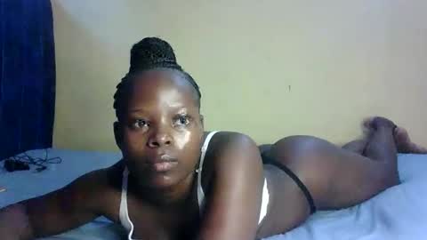 Snapshot of prettymelly_ chatting on 10.06.25 Melly online show from 10.06.25