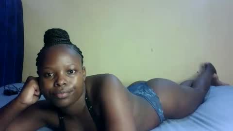 Snapshot of prettymelly_ chatting on 10.07.25 Melly online show from 10.07.25