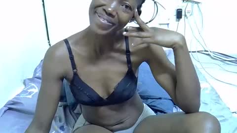 Pretty Queen online show from 11.15.25