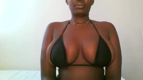 Snapshot of prettyvishy chatting on 02.11.25 prettyvishy online show from 02.11.25