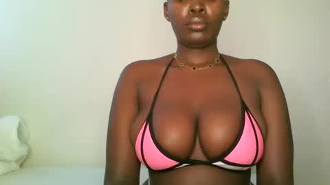 Snapshot of prettyvishy chatting on 02.15.25 prettyvishy online show from 02.15.25