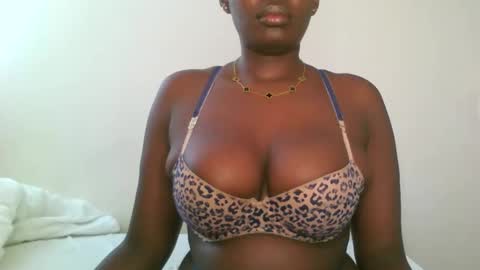 Snapshot of prettyvishy chatting on 02.18.25 prettyvishy online show from 02.18.25