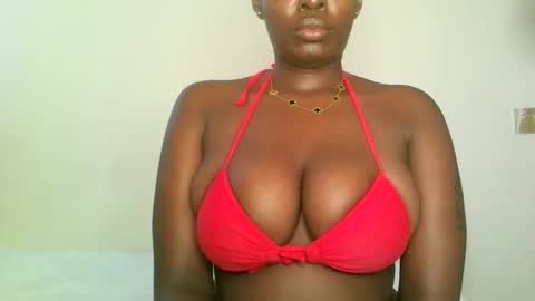 Snapshot of prettyvishy chatting on 02.24.25 prettyvishy online show from 02.24.25