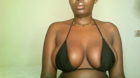 Snapshot of prettyvishy chatting on 02.25.25 prettyvishy online show from 02.25.25