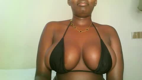 Snapshot of prettyvishy chatting on 02.25.25 prettyvishy online show from 02.25.25