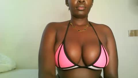 Snapshot of prettyvishy chatting on 03.07.25 prettyvishy online show from 03.07.25