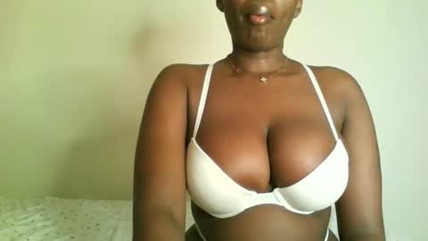 Snapshot of prettyvishy chatting on 09.16.25 prettyvishy online show from 09.16.25