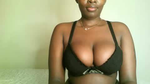 Snapshot of prettyvishy chatting on 09.26.25 prettyvishy online show from 09.26.25