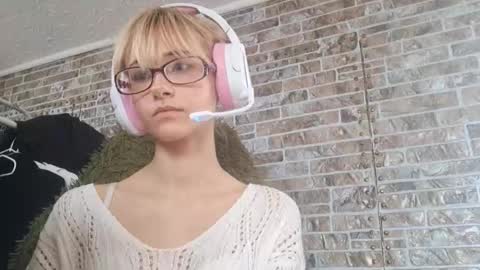 Snapshot of pricillasol chatting on 03.25.26 Stella online show from 03.25.26