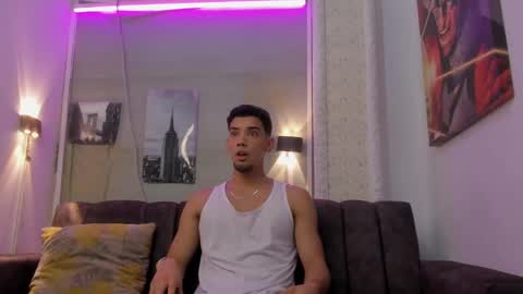 Snapshot of prince_arthur77 chatting on 01.15.25 prince_arthur77 online show from 01.15.25