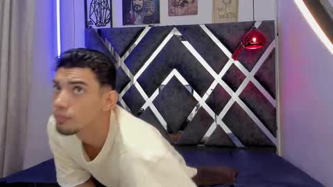 Snapshot of prince_arthur77 chatting on 01.18.25 prince_arthur77 online show from 01.18.25