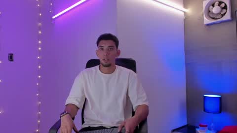 Snapshot of prince_arthur77 chatting on 01.19.25 prince_arthur77 online show from 01.19.25