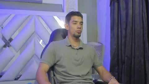 Snapshot of prince_arthur77 chatting on 01.22.25 prince_arthur77 online show from 01.22.25