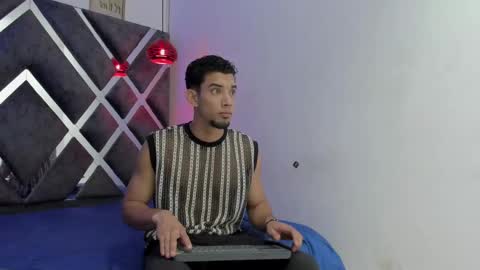 Snapshot of prince_arthur77 chatting on 01.26.25 prince_arthur77 online show from 01.26.25