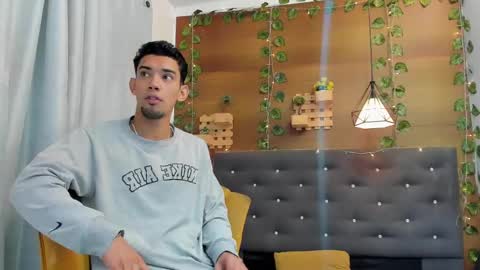 Snapshot of prince_arthur77 chatting on 01.31.25 prince_arthur77 online show from 01.31.25