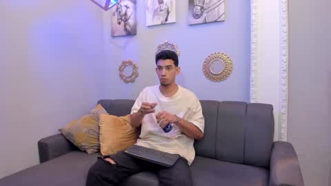 Snapshot of prince_arthur77 chatting on 02.07.25 prince_arthur77 online show from 02.07.25