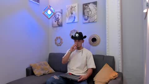 Snapshot of prince_arthur77 chatting on 02.08.25 prince_arthur77 online show from 02.08.25