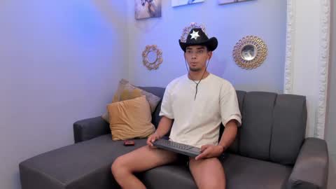 Snapshot of prince_arthur77 chatting on 02.08.25 prince_arthur77 online show from 02.08.25