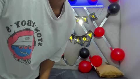 Snapshot of prince_arthur77 chatting on 02.14.25 prince_arthur77 online show from 02.14.25