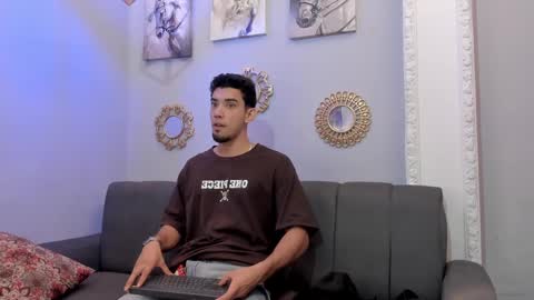 Snapshot of prince_arthur77 chatting on 02.18.25 prince_arthur77 online show from 02.18.25