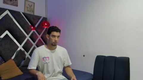 Snapshot of prince_arthur77 chatting on 02.25.25 prince_arthur77 online show from 02.25.25