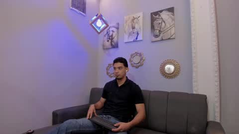 Snapshot of prince_arthur77 chatting on 02.26.25 prince_arthur77 online show from 02.26.25