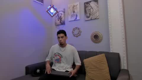 Snapshot of prince_arthur77 chatting on 02.27.25 prince_arthur77 online show from 02.27.25