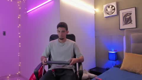 Snapshot of prince_arthur77 chatting on 03.05.25 prince_arthur77 online show from 03.05.25