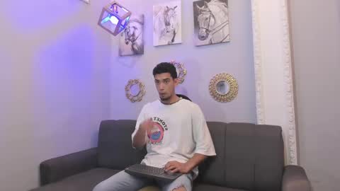 Snapshot of prince_arthur77 chatting on 03.06.25 prince_arthur77 online show from 03.06.25