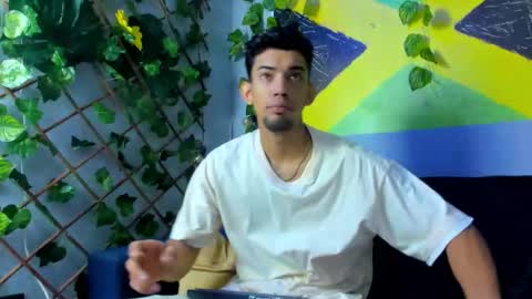 Snapshot of prince_arthur77 chatting on 09.18.25 prince_arthur77 online show from 09.18.25