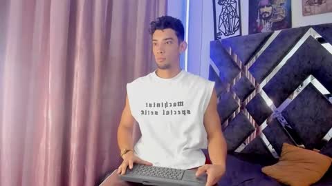 Snapshot of prince_arthur77 chatting on 10.01.25 prince_arthur77 online show from 10.01.25