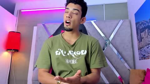 Snapshot of prince_arthur77 chatting on 10.18.25 prince_arthur77 online show from 10.18.25