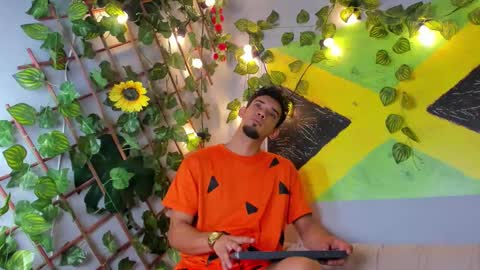 Snapshot of prince_arthur77 chatting on 10.31.25 prince_arthur77 online show from 10.31.25