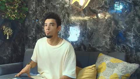 Snapshot of prince_arthur77 chatting on 11.18.25 prince_arthur77 online show from 11.18.25