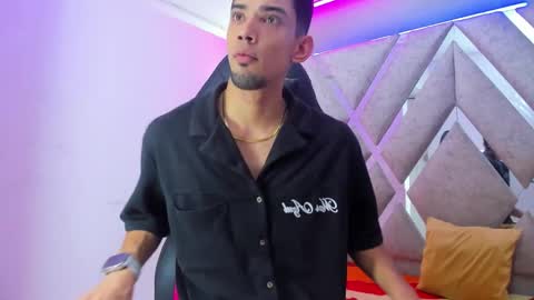 Snapshot of prince_arthur77 chatting on 11.25.25 prince_arthur77 online show from 11.25.25