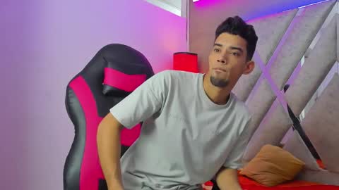 Snapshot of prince_arthur77 chatting on 11.28.25 prince_arthur77 online show from 11.28.25