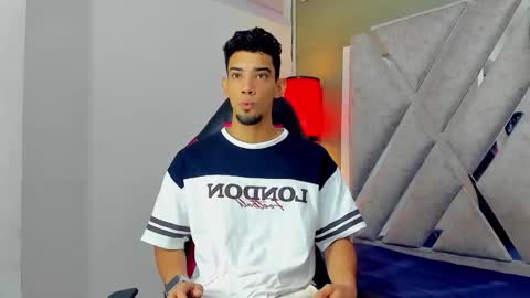 Snapshot of prince_arthur77 chatting on 12.02.25 prince_arthur77 online show from 12.02.25