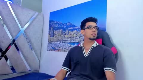 Snapshot of prince_arthur77 chatting on 12.04.25 prince_arthur77 online show from 12.04.25