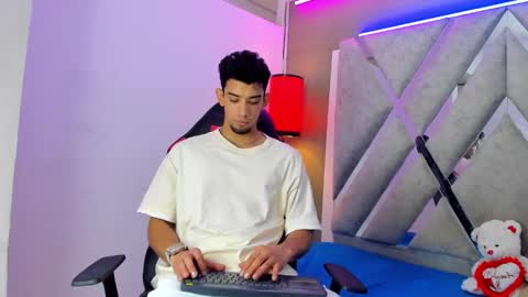 Snapshot of prince_arthur77 chatting on 12.16.25 prince_arthur77 online show from 12.16.25