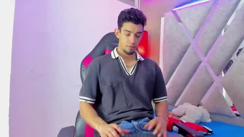 prince_arthur77 online show from 12.19.25