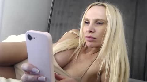Snapshot of princeessa chatting on 04.16.26 princeessa online show from 04.16.26