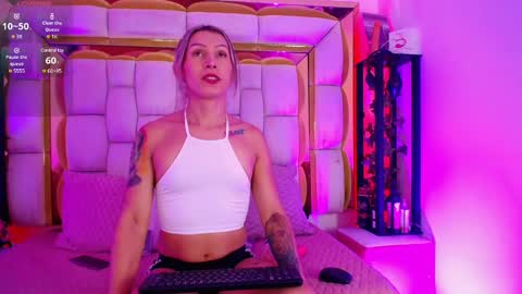 Snapshot of princess_helena_ chatting on 01.29.25 princess helena online show from 01.29.25