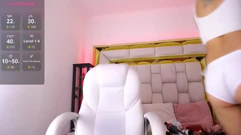 Snapshot of princess_helena_ chatting on 02.05.25 princess helena online show from 02.05.25