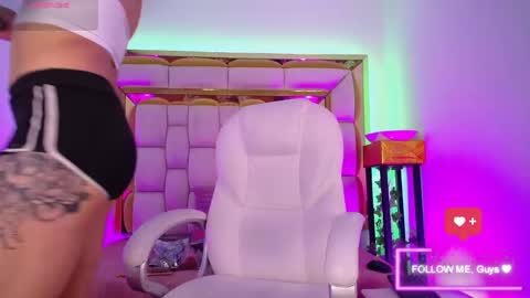 Snapshot of princess_helena_ chatting on 02.28.25 princess helena online show from 02.28.25