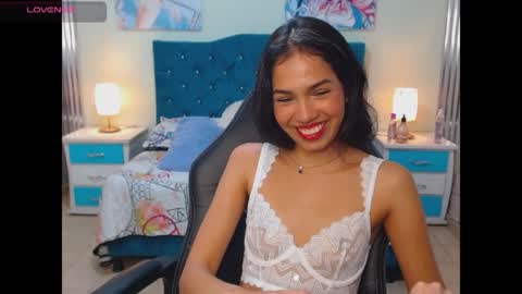 Snapshot of princess_skinny18 chatting on 04.01.26 princess_skinny18 online show from 04.01.26