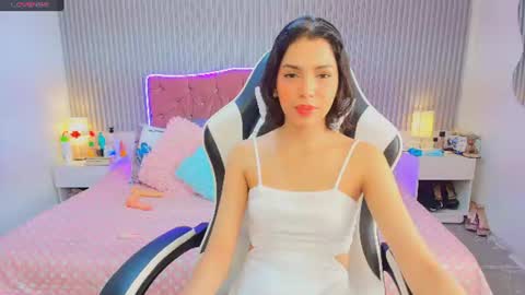 Snapshot of princess_skinny18 chatting on 06.20.26 princess_skinny18 online show from 06.20.26