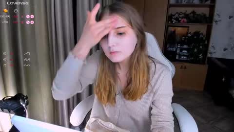 Snapshot of princessaalicc chatting on 09.29.25 princessaalicc online show from 09.29.25