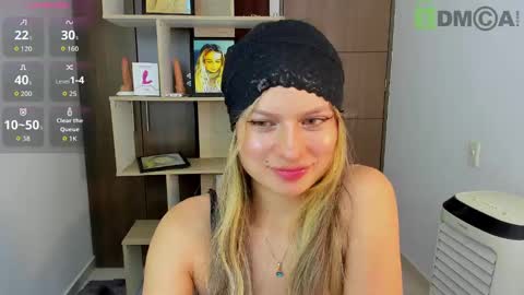 Snapshot of princessmariana25 chatting on 10.14.25 princessmariana25 online show from 10.14.25