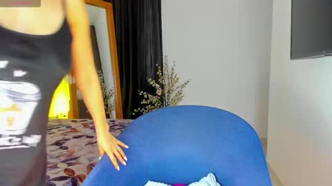 princessmariana25 online show from 12.15.25